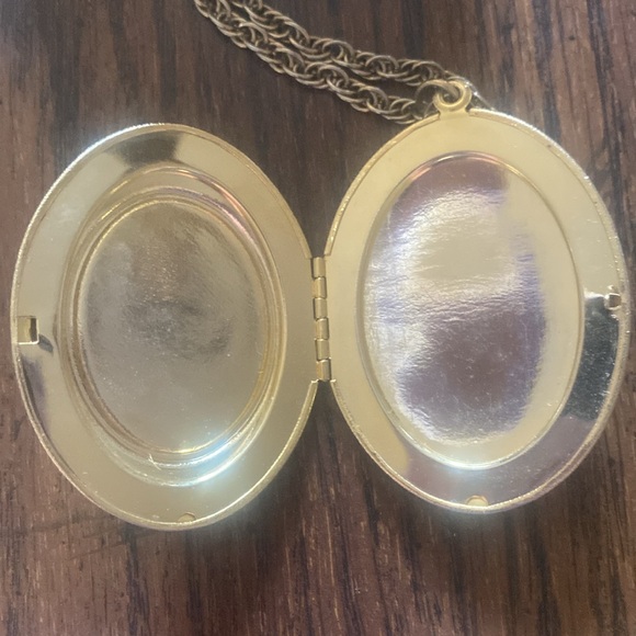 Locket - Picture 3 of 3